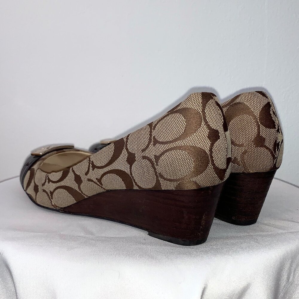 Coach Khaki Sig CC Pattern Close Toe Wedge Dress Shoes w/Gold CC Hardware - Picture 2 of 7